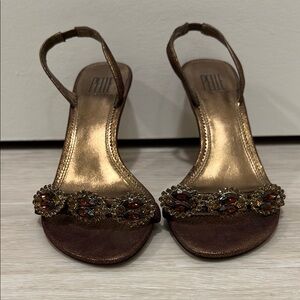 Pelle Moda Gold Heels Elegant Slingback Design